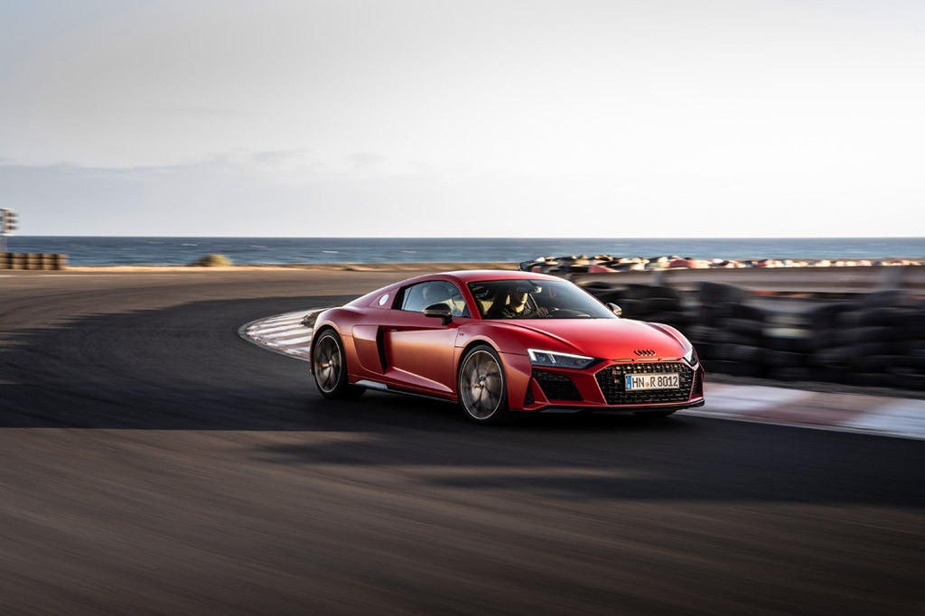 Audi R8 Power The Audi R8 Coupé V10: More Power & Driving Enjoyment - This Quarterly
